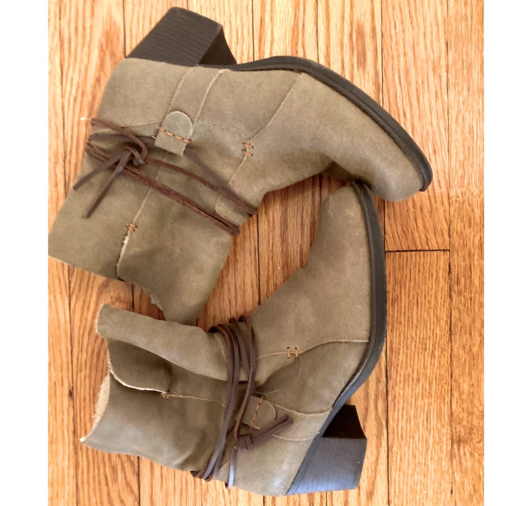Sporto Tan Heeled Boots with Strap Detail - Picture 3 of 10